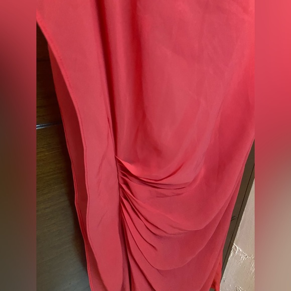 Beautiful draped dress - Picture 2 of 4